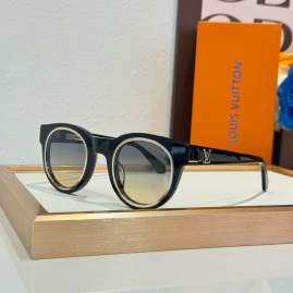 Picture of Louis Vuitton Sunglasses _SKUfw76702843fw